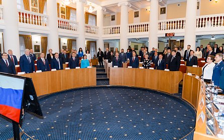 С 1 января увеличат выплаты опекунам и приемным семьям 